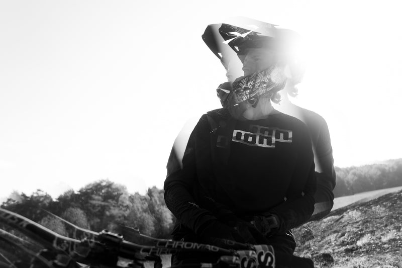 ION athlete for mountainbike | photo black and white front view 